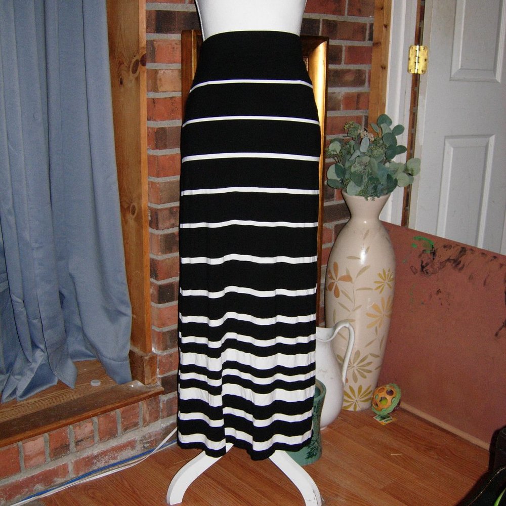 WHBM Black White Pull On Maxi Skirt XXS